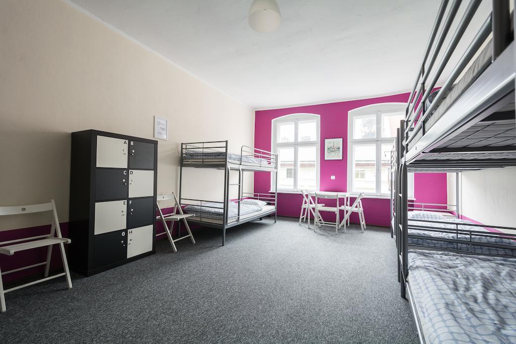 Awangarda Hostel *